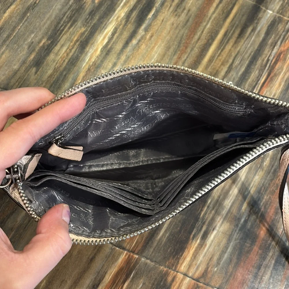 Simply Vera Vera Wang Wristlet Hangbag - Picture 3 of 3